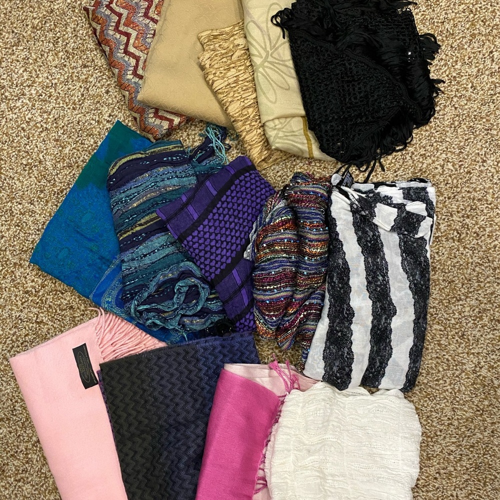 14 scarves - all in great condition
